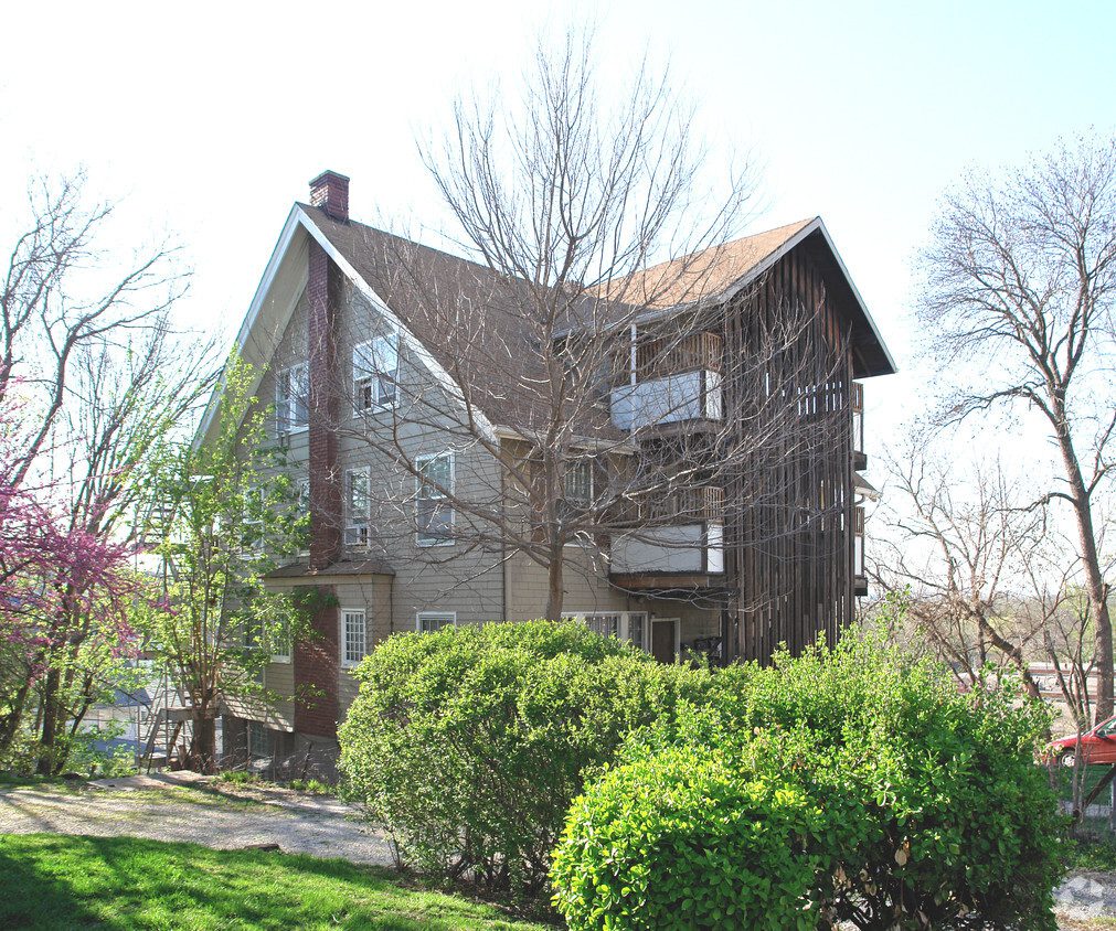 1137 Indiana Street Lawrence Kansas 3 story house